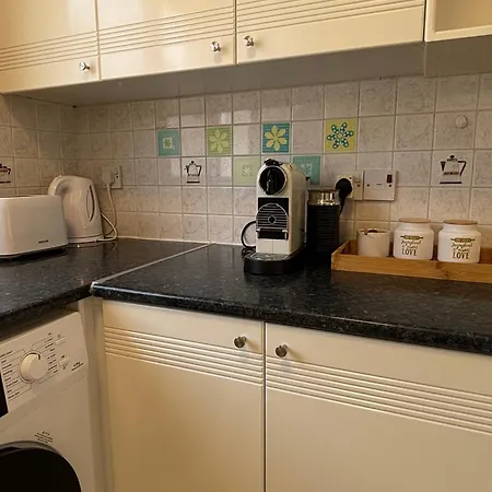 Stylish One Bedroom At Harbour Pafos