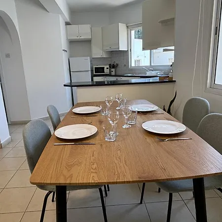 Stylish One Bedroom At Harbour